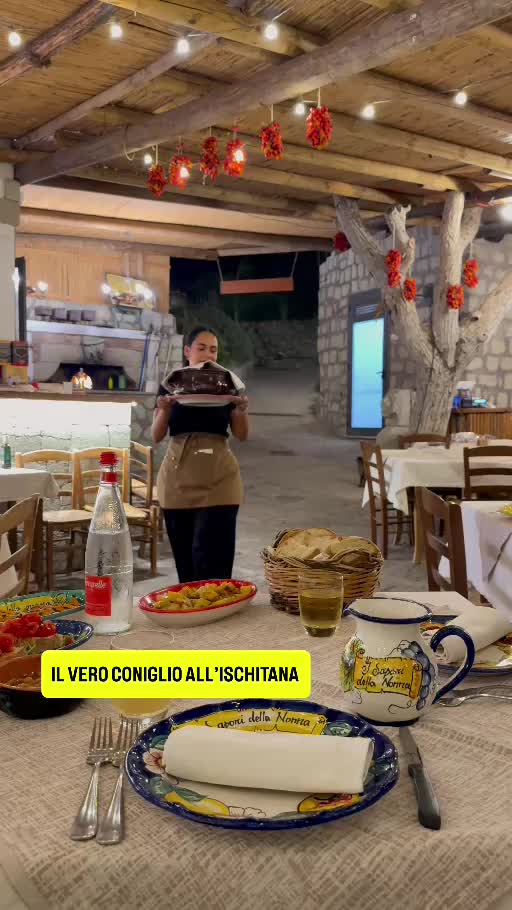 Primo frame del video Il vero coniglio all'ischitana